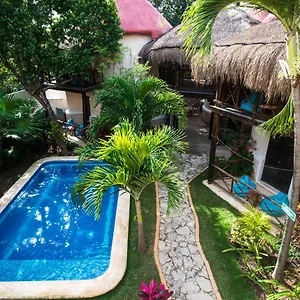 https://hotel-uolis-nah-tulum.tulum-hotels.net